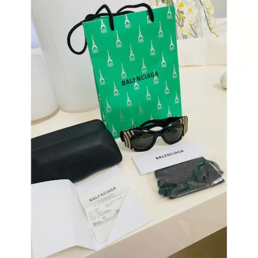 Balenciaga Black sunglasses studded with gold hardware and crystals - Picture 11 of 11